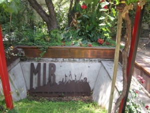 "mir" sign in garden