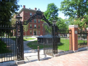 Bradstreet Gate (also known as 1997 Gate), Harvard Yard, Harvard University, Cambridge, Massachusetts. Photo credit: Daderot, Wikimedia Commons.