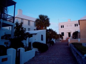 The State House, in St. George's, Bermuda, built 1620 . Photo by Aodhdubh at English Wikipedia. CC BY 2.5, https://creativecommons.org/licenses/by/2.5/.