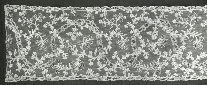 Alençon lace, France, mid-eighteenth century, Diacollectie Kunsthistorisch Instituut Universiteit van Amsterdam [CC BY 3.0 (http://creativecommons.org/licenses/by/3.0)], via Wikimedia Commons.