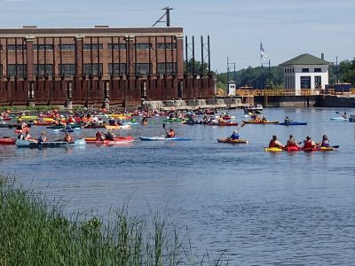 Paddling Heritage Water Trails on the Oswego Canal, Lock O4, Minetto, New York. Photo courtesy of the Erie Canalway National Heritage Corridor.