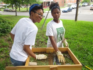 Urban Archeology Corps youth participate in test excavations in Northeastern Washington, D.C. Courtesy of the National Park Service