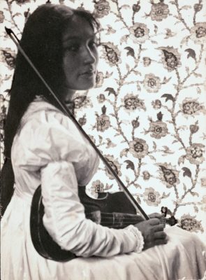 This photo depicts Zitkala-Ša.